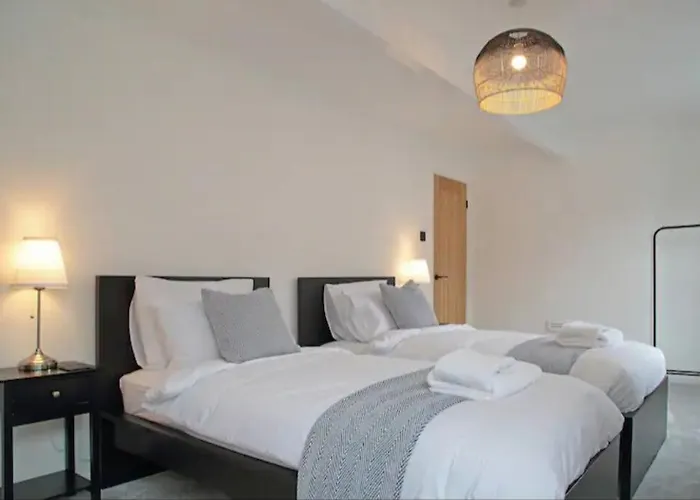 Modern Luxury 4 Bed House In Heart Of Macclesfield