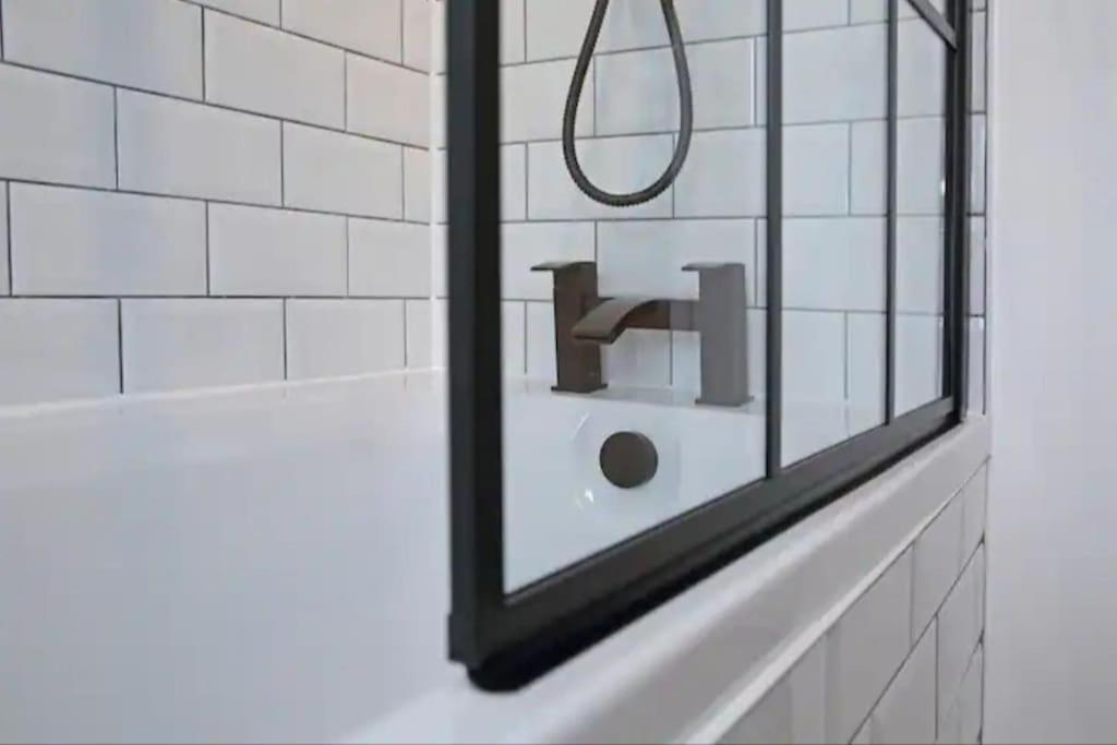 Modern Luxury 4 Bed House In Heart Of Ferienhaus