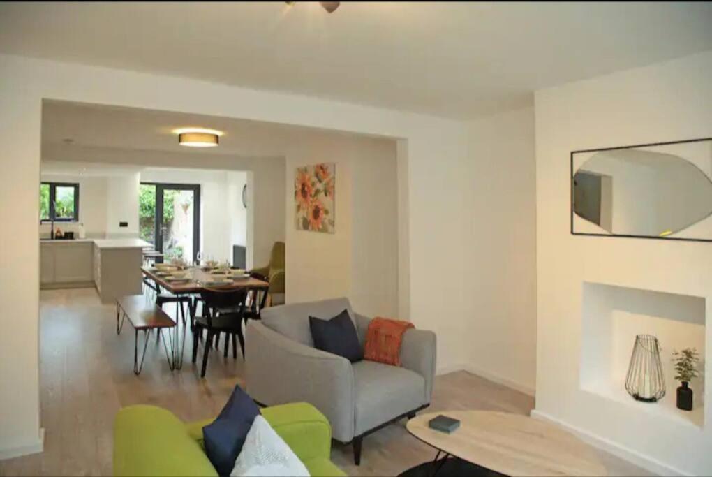 Modern Luxury 4 Bed House In Heart Of
