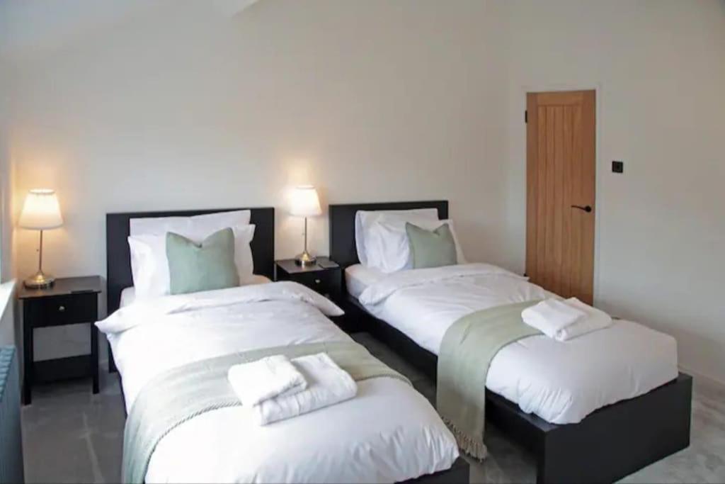 Ferienhaus Modern Luxury 4 Bed House In Heart Of