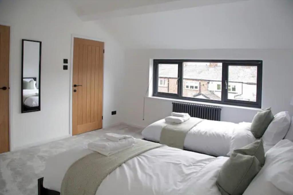 Modern Luxury 4 Bed House In Heart Of