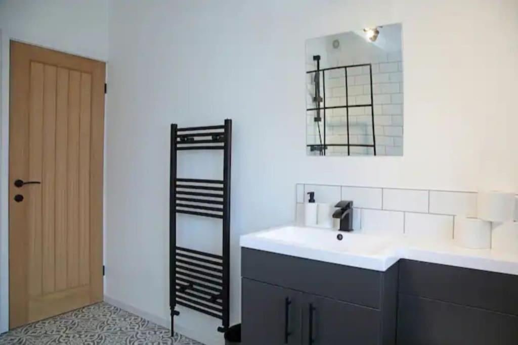 Ferienhaus Modern Luxury 4 Bed House In Heart Of